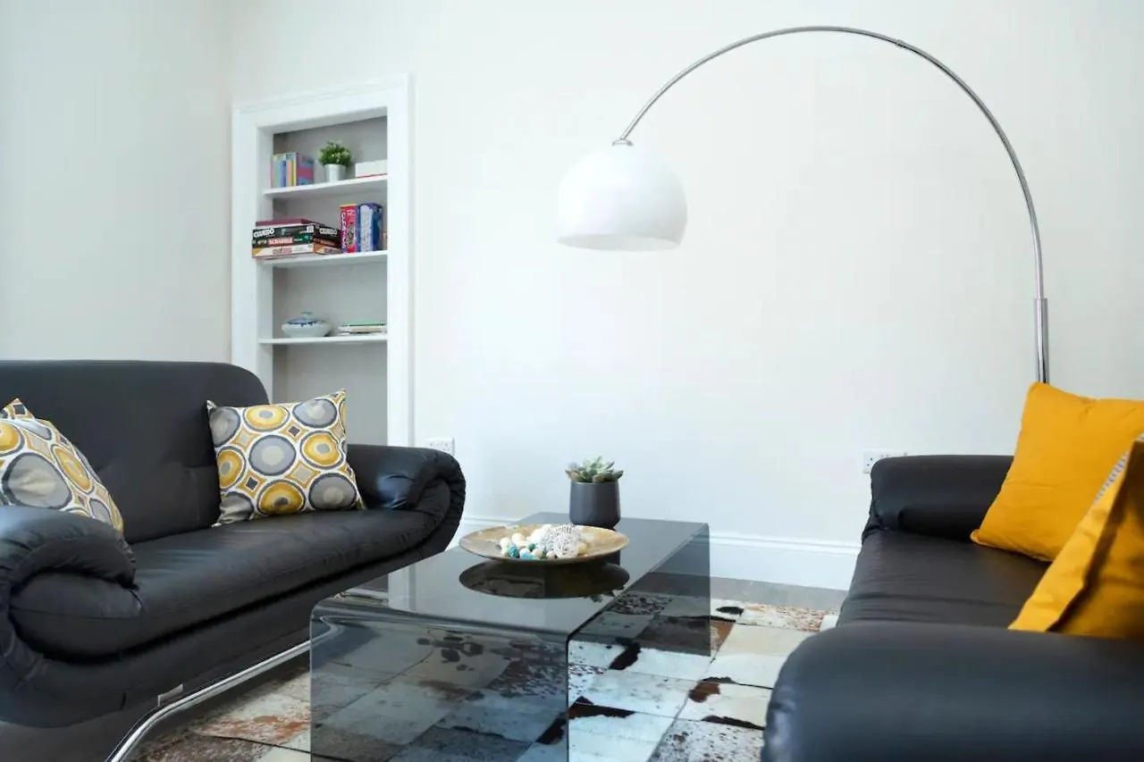 Bright 2 Bedroom Flat Next To Meadows Park Edinburgh 0*,